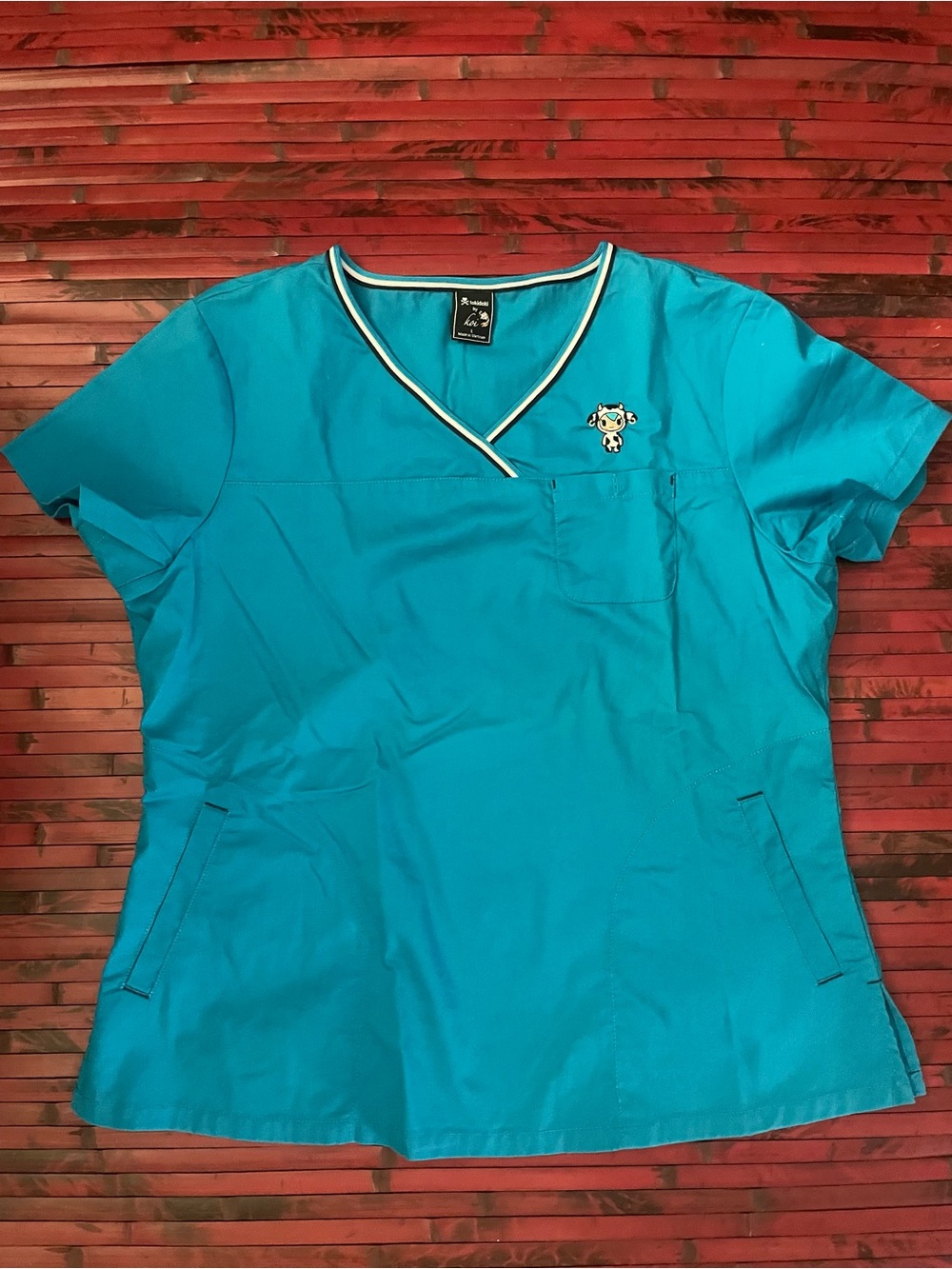 tokidoki Teal V-Neck Scrub Top with Contrasting Trim women’s size large